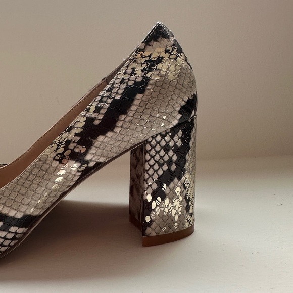 Steve Madden “Savy” Pointed Toe snake Print Block Heels in Gold | NWT (Size 7) - Picture 8 of 8